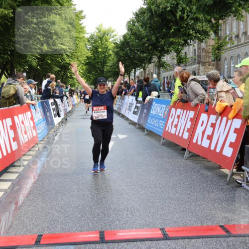 14.06.2026 - REWE Women's Run Strokosch-Dieckow http://msf.ph/oto/9787050 14.06.2026 10:12:36 Ziel 10525 meine-sportfotos.de