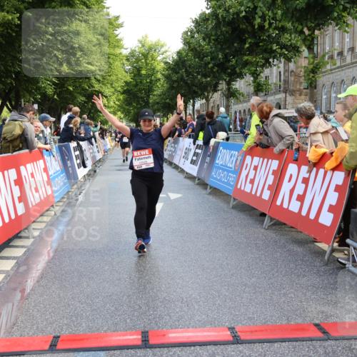 14.06.2026 - REWE Women's Run Strokosch-Dieckow http://msf.ph/oto/9787051 14.06.2026 10:12:36 Ziel 10525 meine-sportfotos.de