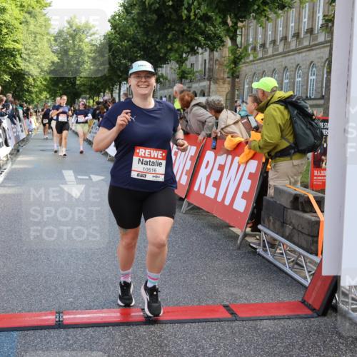 14.06.2026 - REWE Women's Run Strokosch-Dieckow http://msf.ph/oto/9787061 14.06.2026 10:12:43 Ziel 10516, 10525, 10595, 10818, 11241 meine-sportfotos.de