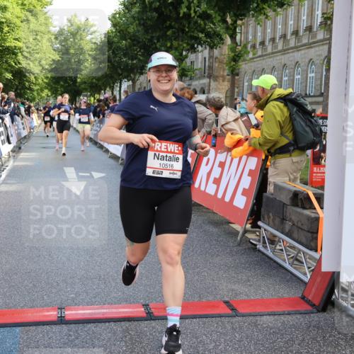 14.06.2026 - REWE Women's Run Strokosch-Dieckow http://msf.ph/oto/9787063 14.06.2026 10:12:43 Ziel 10516, 10525, 10595, 10818, 11241 meine-sportfotos.de