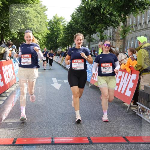 14.06.2026 - REWE Women's Run Strokosch-Dieckow http://msf.ph/oto/9787064 14.06.2026 10:12:47 Ziel 10516, 10595, 10818, 11241 meine-sportfotos.de