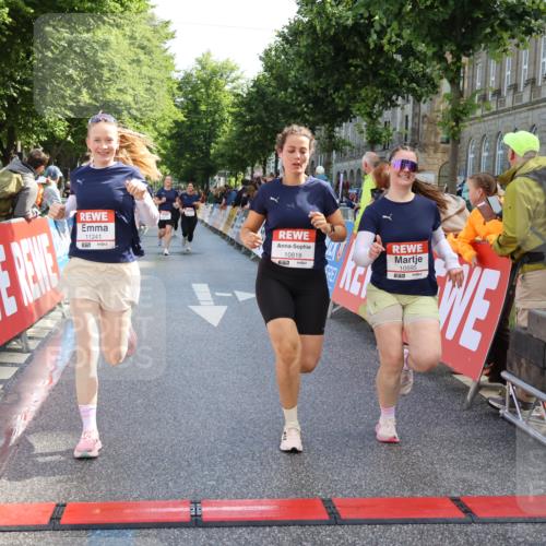 14.06.2026 - REWE Women's Run Strokosch-Dieckow http://msf.ph/oto/9787065 14.06.2026 10:12:47 Ziel 10516, 10595, 10818, 11241 meine-sportfotos.de