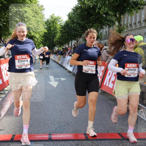 14.06.2026 - REWE Women's Run Strokosch-Dieckow http://msf.ph/oto/9787070 14.06.2026 10:12:48 Ziel 10516, 10595, 10818, 11241 meine-sportfotos.de