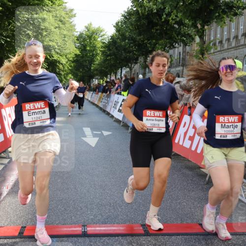 14.06.2026 - REWE Women's Run Strokosch-Dieckow http://msf.ph/oto/9787071 14.06.2026 10:12:48 Ziel 10516, 10595, 10818, 11241 meine-sportfotos.de