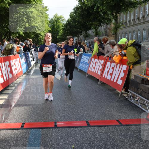 14.06.2026 - REWE Women's Run Strokosch-Dieckow http://msf.ph/oto/9787072 14.06.2026 10:12:53 Ziel 10564, 10595, 10818, 11241, 11258, 11419 meine-sportfotos.de