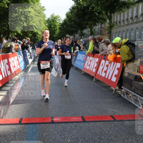 14.06.2026 - REWE Women's Run Strokosch-Dieckow http://msf.ph/oto/9787073 14.06.2026 10:12:53 Ziel 10564, 10595, 10818, 11241, 11258, 11419 meine-sportfotos.de