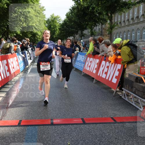 14.06.2026 - REWE Women's Run Strokosch-Dieckow http://msf.ph/oto/9787074 14.06.2026 10:12:53 Ziel 10564, 10595, 10818, 11241, 11258, 11419 meine-sportfotos.de