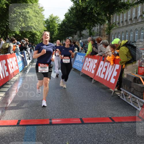 14.06.2026 - REWE Women's Run Strokosch-Dieckow http://msf.ph/oto/9787075 14.06.2026 10:12:53 Ziel 10564, 10595, 10818, 11241, 11258, 11419 meine-sportfotos.de