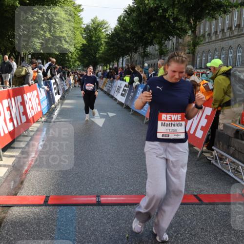 14.06.2026 - REWE Women's Run Strokosch-Dieckow http://msf.ph/oto/9787081 14.06.2026 10:12:56 Ziel 10564, 10916, 11258, 11419 meine-sportfotos.de