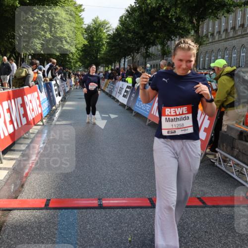 14.06.2026 - REWE Women's Run Strokosch-Dieckow http://msf.ph/oto/9787083 14.06.2026 10:12:56 Ziel 10564, 10916, 11258, 11419 meine-sportfotos.de