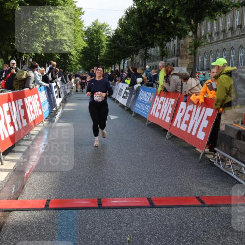 14.06.2026 - REWE Women's Run Strokosch-Dieckow http://msf.ph/oto/9787084 14.06.2026 10:12:58 Ziel 10564, 10587, 10916, 11258, 11419 meine-sportfotos.de