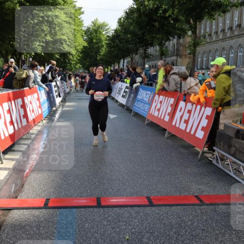 14.06.2026 - REWE Women's Run Strokosch-Dieckow http://msf.ph/oto/9787085 14.06.2026 10:12:58 Ziel 10564, 10587, 10916, 11258, 11419 meine-sportfotos.de