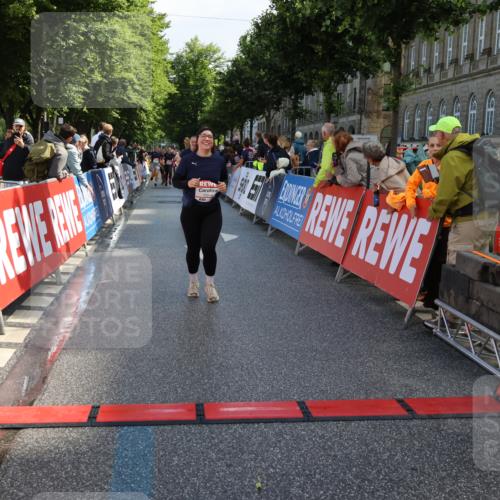 14.06.2026 - REWE Women's Run Strokosch-Dieckow http://msf.ph/oto/9787086 14.06.2026 10:12:58 Ziel 10564, 10587, 10916, 11258, 11419 meine-sportfotos.de