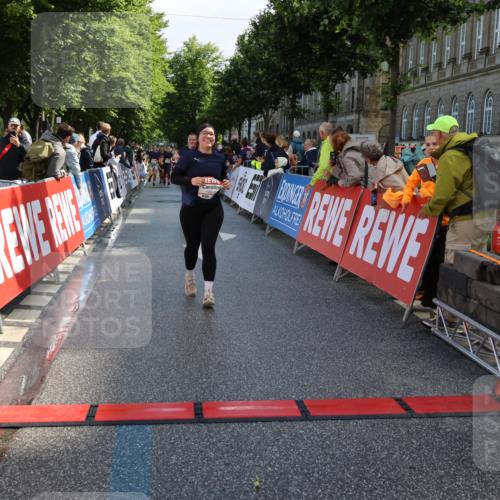 14.06.2026 - REWE Women's Run Strokosch-Dieckow http://msf.ph/oto/9787087 14.06.2026 10:12:58 Ziel 10564, 10587, 10916, 11258, 11419 meine-sportfotos.de