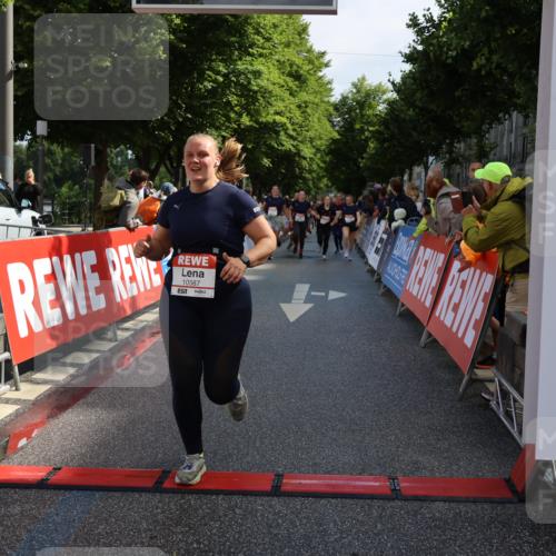 14.06.2026 - REWE Women's Run Strokosch-Dieckow http://msf.ph/oto/9787088 14.06.2026 10:13:02 Ziel 10145, 10146, 10147, 10148, 10564, 10587, 10916, 11258, 11419 meine-sportfotos.de