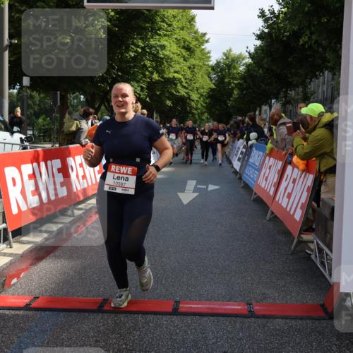 14.06.2026 - REWE Women's Run Strokosch-Dieckow http://msf.ph/oto/9787089 14.06.2026 10:13:02 Ziel 10145, 10146, 10147, 10148, 10564, 10587, 10916, 11258, 11419 meine-sportfotos.de