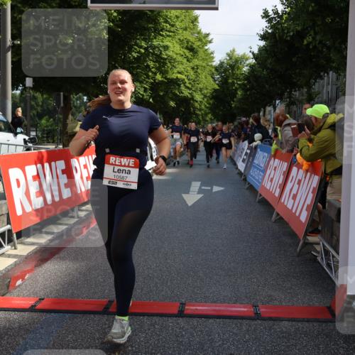 14.06.2026 - REWE Women's Run Strokosch-Dieckow http://msf.ph/oto/9787091 14.06.2026 10:13:02 Ziel 10145, 10146, 10147, 10148, 10564, 10587, 10916, 11258, 11419 meine-sportfotos.de