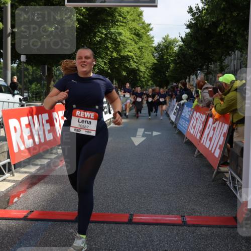 14.06.2026 - REWE Women's Run Strokosch-Dieckow http://msf.ph/oto/9787092 14.06.2026 10:13:02 Ziel 10145, 10146, 10147, 10148, 10564, 10587, 10916, 11258, 11419 meine-sportfotos.de