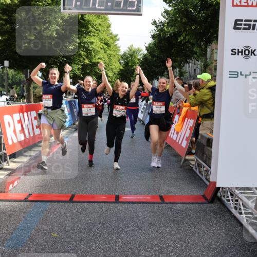 14.06.2026 - REWE Women's Run Strokosch-Dieckow http://msf.ph/oto/9787093 14.06.2026 10:13:06 Ziel 10125, 10145, 10146, 10147, 10148, 10408, 10537, 10571, 10587, 10916 meine-sportfotos.de