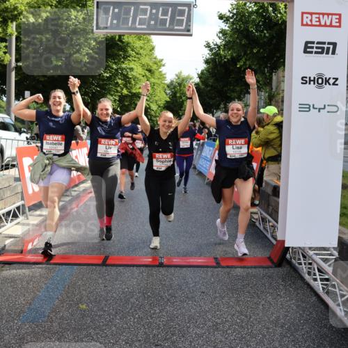 14.06.2026 - REWE Women's Run Strokosch-Dieckow http://msf.ph/oto/9787099 14.06.2026 10:13:06 Ziel 10125, 10145, 10146, 10147, 10148, 10408, 10537, 10571, 10587, 10916 meine-sportfotos.de