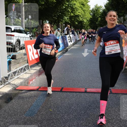 14.06.2026 - REWE Women's Run Strokosch-Dieckow http://msf.ph/oto/9787108 14.06.2026 10:13:09 Ziel 10125, 10145, 10146, 10147, 10148, 10283, 10408, 10537, 10571, 10587, 11348 meine-sportfotos.de