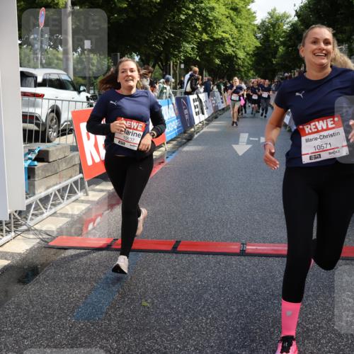 14.06.2026 - REWE Women's Run Strokosch-Dieckow http://msf.ph/oto/9787109 14.06.2026 10:13:09 Ziel 10125, 10145, 10146, 10147, 10148, 10283, 10408, 10537, 10571, 10587, 11348 meine-sportfotos.de