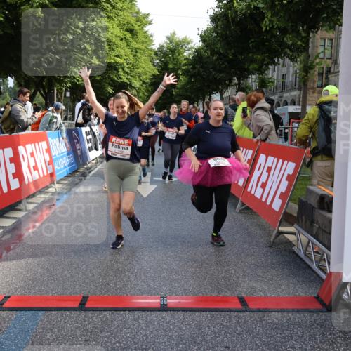 14.06.2026 - REWE Women's Run Strokosch-Dieckow http://msf.ph/oto/9787113 14.06.2026 10:13:13 Ziel 10125, 10145, 10146, 10147, 10148, 10283, 10362, 10408, 10502, 10537, 10571, 10695, 11143, 11166, 11348, 11420, 11437 meine-sportfotos.de