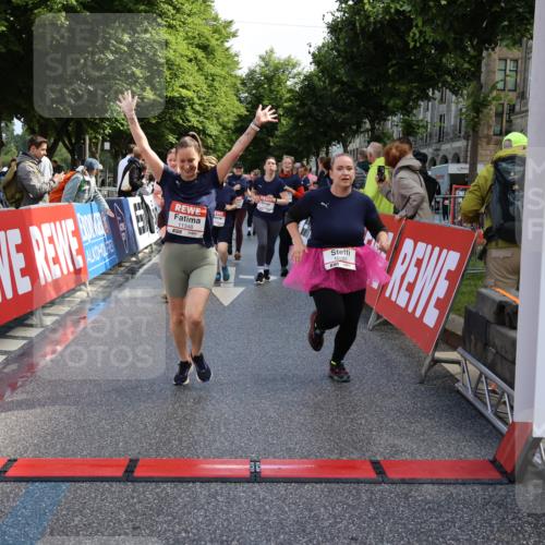 14.06.2026 - REWE Women's Run Strokosch-Dieckow http://msf.ph/oto/9787114 14.06.2026 10:13:13 Ziel 10125, 10145, 10146, 10147, 10148, 10283, 10362, 10408, 10502, 10537, 10571, 10695, 11143, 11166, 11348, 11420, 11437 meine-sportfotos.de