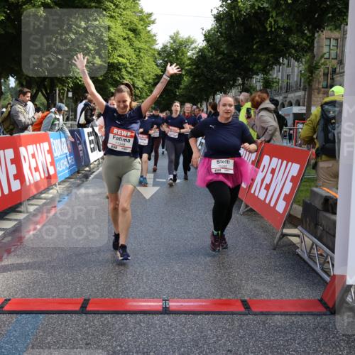 14.06.2026 - REWE Women's Run Strokosch-Dieckow http://msf.ph/oto/9787115 14.06.2026 10:13:13 Ziel 10125, 10145, 10146, 10147, 10148, 10283, 10362, 10408, 10502, 10537, 10571, 10695, 11143, 11166, 11348, 11420, 11437 meine-sportfotos.de