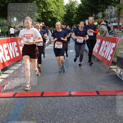 14.06.2026 - REWE Women's Run Strokosch-Dieckow http://msf.ph/oto/9787123 14.06.2026 10:13:15 Ziel 10125, 10283, 10362, 10408, 10502, 10537, 10571, 10695, 11113, 11143, 11166, 11340, 11348, 11420, 11437 meine-sportfotos.de