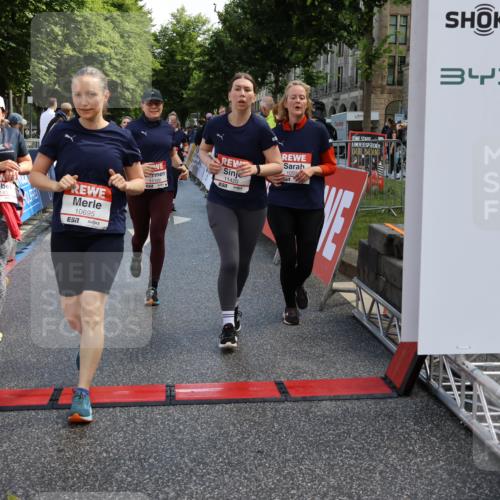 14.06.2026 - REWE Women's Run Strokosch-Dieckow http://msf.ph/oto/9787127 14.06.2026 10:13:16 Ziel 10283, 10362, 10502, 10537, 10571, 10695, 11113, 11143, 11166, 11340, 11348, 11420, 11437 meine-sportfotos.de