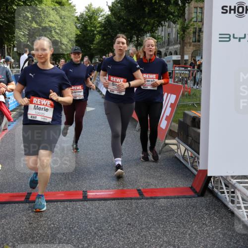 14.06.2026 - REWE Women's Run Strokosch-Dieckow http://msf.ph/oto/9787128 14.06.2026 10:13:16 Ziel 10283, 10362, 10502, 10537, 10571, 10695, 11113, 11143, 11166, 11340, 11348, 11420, 11437 meine-sportfotos.de