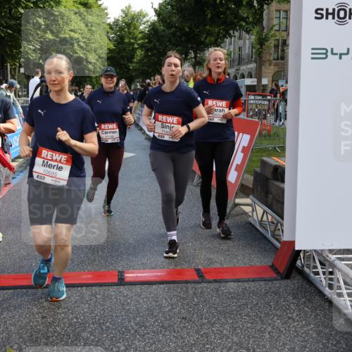14.06.2026 - REWE Women's Run Strokosch-Dieckow http://msf.ph/oto/9787129 14.06.2026 10:13:16 Ziel 10283, 10362, 10502, 10537, 10571, 10695, 11113, 11143, 11166, 11340, 11348, 11420, 11437 meine-sportfotos.de