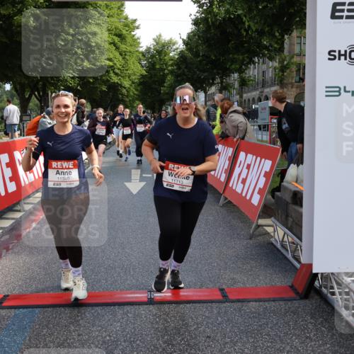 14.06.2026 - REWE Women's Run Strokosch-Dieckow http://msf.ph/oto/9787132 14.06.2026 10:13:19 Ziel 10186, 10283, 10297, 10362, 10366, 10502, 10695, 10887, 11113, 11143, 11166, 11282, 11340, 11348, 11420, 11437 meine-sportfotos.de