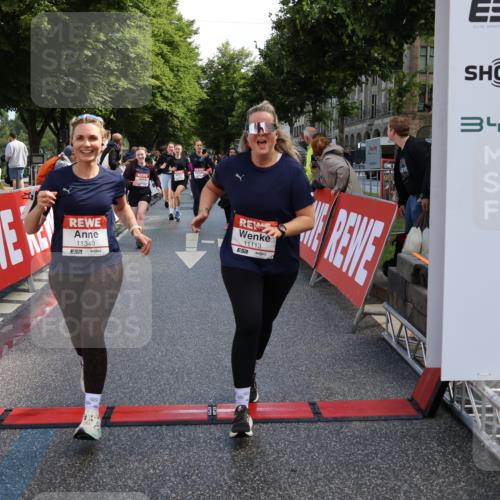 14.06.2026 - REWE Women's Run Strokosch-Dieckow http://msf.ph/oto/9787133 14.06.2026 10:13:19 Ziel 10186, 10283, 10297, 10362, 10366, 10502, 10695, 10887, 11113, 11143, 11166, 11282, 11340, 11348, 11420, 11437 meine-sportfotos.de