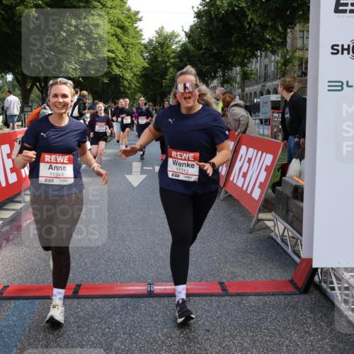 14.06.2026 - REWE Women's Run Strokosch-Dieckow http://msf.ph/oto/9787134 14.06.2026 10:13:20 Ziel 10186, 10283, 10297, 10362, 10366, 10502, 10695, 10887, 11113, 11143, 11166, 11282, 11340, 11348, 11420, 11437 meine-sportfotos.de