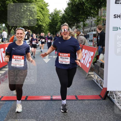 14.06.2026 - REWE Women's Run Strokosch-Dieckow http://msf.ph/oto/9787135 14.06.2026 10:13:20 Ziel 10186, 10283, 10297, 10362, 10366, 10502, 10695, 10887, 11113, 11143, 11166, 11282, 11340, 11348, 11420, 11437 meine-sportfotos.de