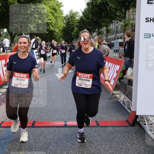 14.06.2026 - REWE Women's Run Strokosch-Dieckow http://msf.ph/oto/9787136 14.06.2026 10:13:20 Ziel 10186, 10283, 10297, 10362, 10366, 10502, 10695, 10887, 11113, 11143, 11166, 11282, 11340, 11348, 11420, 11437 meine-sportfotos.de