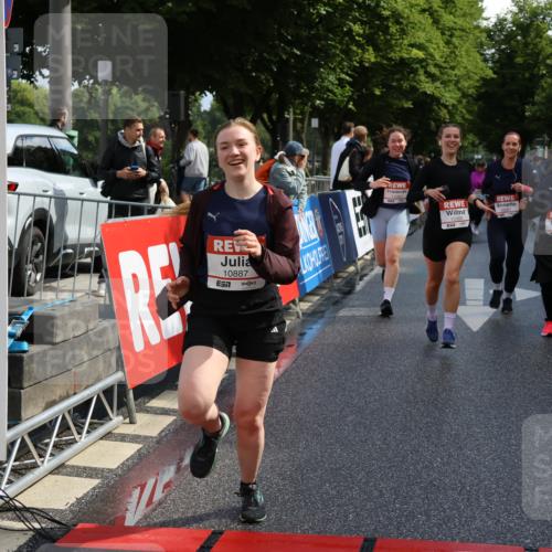 14.06.2026 - REWE Women's Run Strokosch-Dieckow http://msf.ph/oto/9787139 14.06.2026 10:13:22 Ziel 10186, 10297, 10362, 10366, 10502, 10695, 10887, 11113, 11143, 11166, 11282, 11340, 11420, 11437 meine-sportfotos.de