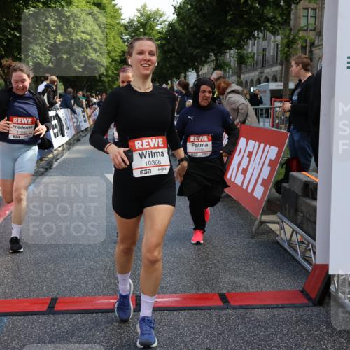 14.06.2026 - REWE Women's Run Strokosch-Dieckow http://msf.ph/oto/9787143 14.06.2026 10:13:23 Ziel 10186, 10297, 10362, 10366, 10502, 10695, 10887, 11113, 11143, 11166, 11282, 11340, 11420, 11437 meine-sportfotos.de