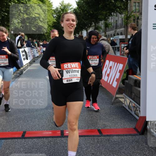 14.06.2026 - REWE Women's Run Strokosch-Dieckow http://msf.ph/oto/9787145 14.06.2026 10:13:23 Ziel 10186, 10297, 10362, 10366, 10502, 10695, 10887, 11113, 11143, 11166, 11282, 11340, 11420, 11437 meine-sportfotos.de
