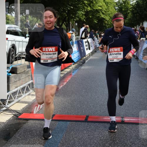 14.06.2026 - REWE Women's Run Strokosch-Dieckow http://msf.ph/oto/9787147 14.06.2026 10:13:24 Ziel 10186, 10297, 10366, 10502, 10695, 10887, 11113, 11143, 11166, 11282, 11340, 11420 meine-sportfotos.de