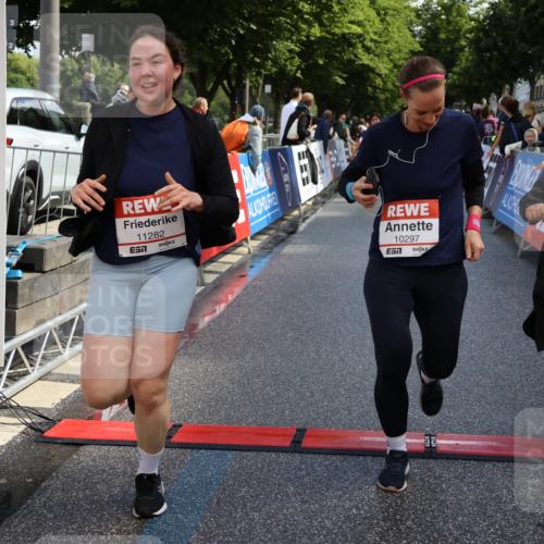 14.06.2026 - REWE Women's Run Strokosch-Dieckow http://msf.ph/oto/9787148 14.06.2026 10:13:24 Ziel 10186, 10297, 10366, 10502, 10695, 10887, 11113, 11143, 11166, 11282, 11340, 11420 meine-sportfotos.de
