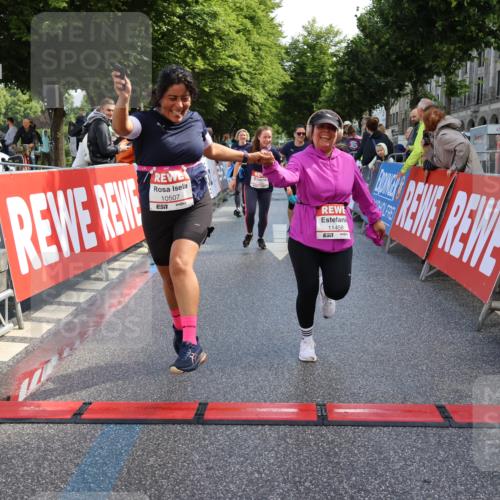 14.06.2026 - REWE Women's Run Strokosch-Dieckow http://msf.ph/oto/9787156 14.06.2026 10:13:29 Ziel 10186, 10297, 10366, 10507, 10887, 10948, 11257, 11282, 11362, 11458 meine-sportfotos.de