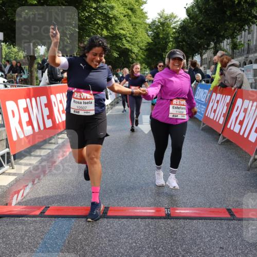 14.06.2026 - REWE Women's Run Strokosch-Dieckow http://msf.ph/oto/9787158 14.06.2026 10:13:29 Ziel 10186, 10297, 10366, 10507, 10887, 10948, 11257, 11282, 11362, 11458 meine-sportfotos.de