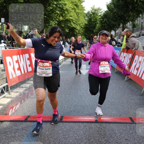 14.06.2026 - REWE Women's Run Strokosch-Dieckow http://msf.ph/oto/9787161 14.06.2026 10:13:29 Ziel 10186, 10297, 10366, 10507, 10887, 10948, 11257, 11282, 11362, 11458 meine-sportfotos.de