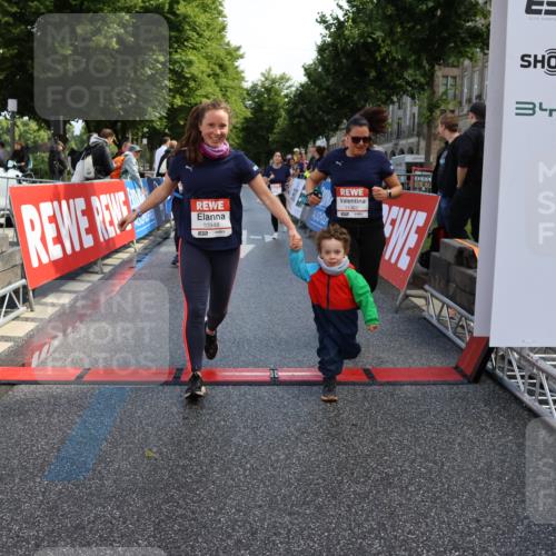 14.06.2026 - REWE Women's Run Strokosch-Dieckow http://msf.ph/oto/9787164 14.06.2026 10:13:32 Ziel 10507, 10688, 10909, 10948, 11257, 11362, 11457, 11458 meine-sportfotos.de