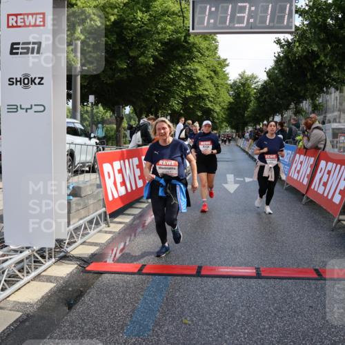 14.06.2026 - REWE Women's Run Strokosch-Dieckow http://msf.ph/oto/9787172 14.06.2026 10:13:33 Ziel 10507, 10688, 10909, 10948, 11257, 11362, 11457, 11458 meine-sportfotos.de