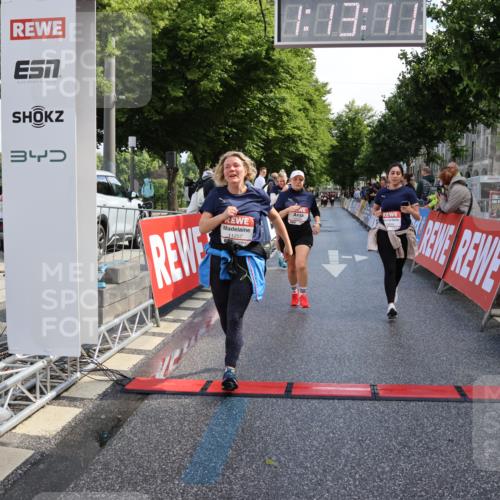 14.06.2026 - REWE Women's Run Strokosch-Dieckow http://msf.ph/oto/9787175 14.06.2026 10:13:34 Ziel 10507, 10688, 10909, 10948, 11257, 11362, 11457, 11458 meine-sportfotos.de