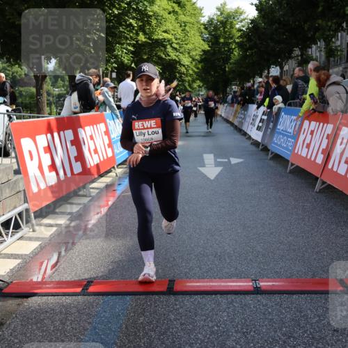 14.06.2026 - REWE Women's Run Strokosch-Dieckow http://msf.ph/oto/9787181 14.06.2026 10:13:52 Ziel 10668 meine-sportfotos.de